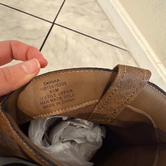 Style & Co Western Style Brown Boots - Picture 4 of 4